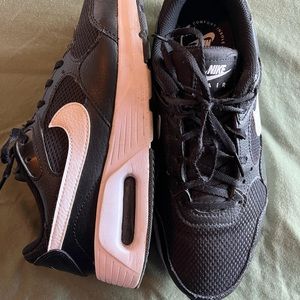 Womans Nike Air Max. Size 8.